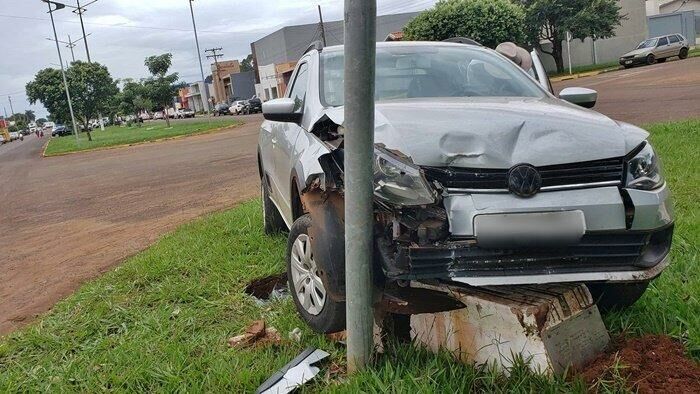 Imagem de compartilhamento para o artigo Enquanto dirigia, motorista passa mal e bate carro em poste em São Gabriel do Oeste da MS Todo dia